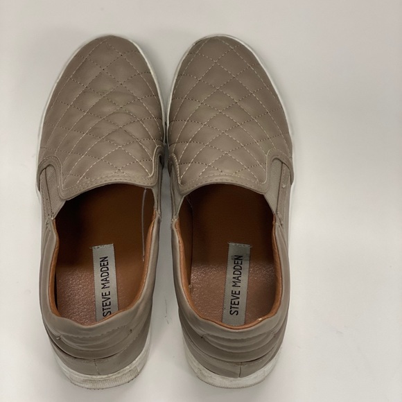 Steve Madden Shoes - Steve Madden beige slip on women’s shoes size 9